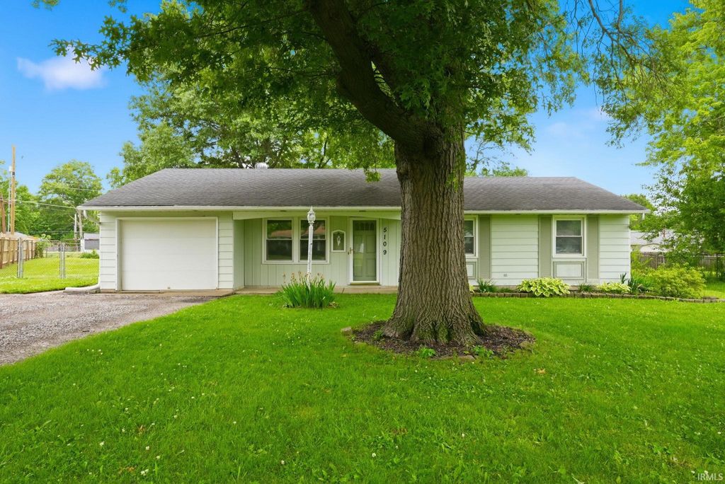 Photo of 5109 Woodway Drive, Fort Wayne, IN 46835 (MLS # 202624849)