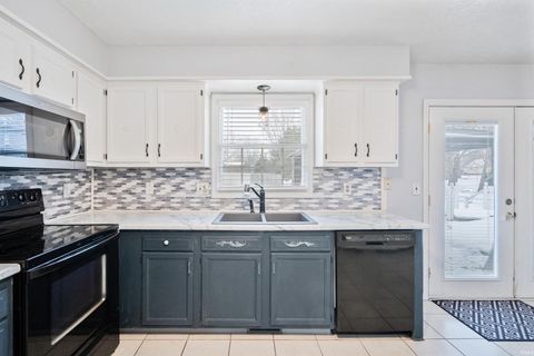 Tiny photo for 506 S Harrison Street, Greentown, IN 46936 (MLS # 202604095)