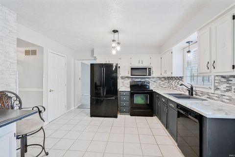 Tiny photo for 506 S Harrison Street, Greentown, IN 46936 (MLS # 202604095)