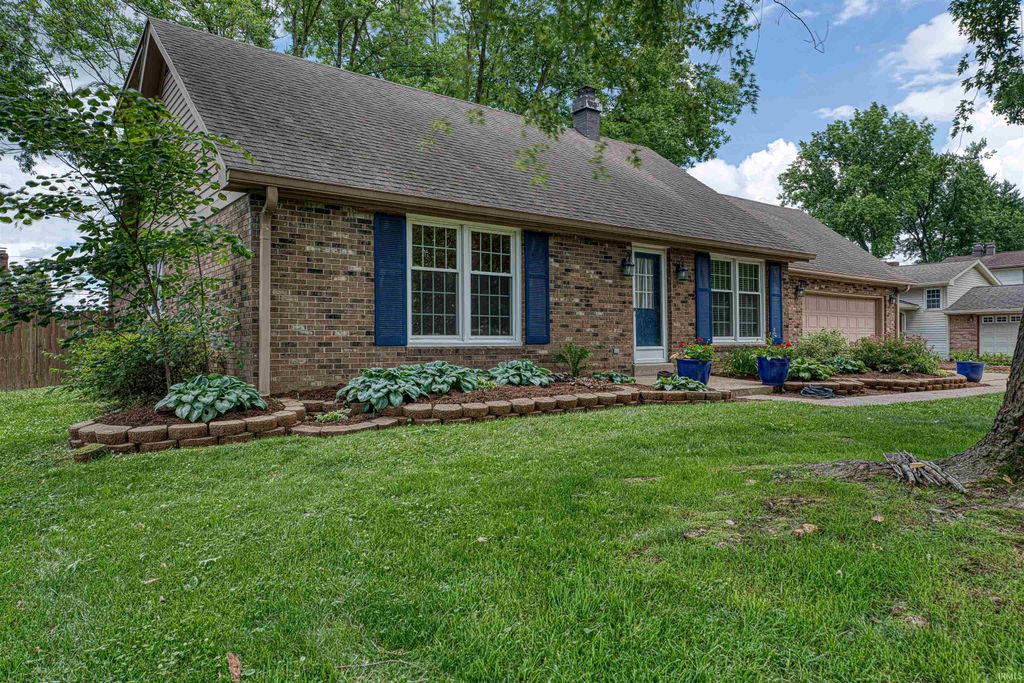 Photo of 118 Camden Court, Evansville, IN 47715 (MLS # 202620594)