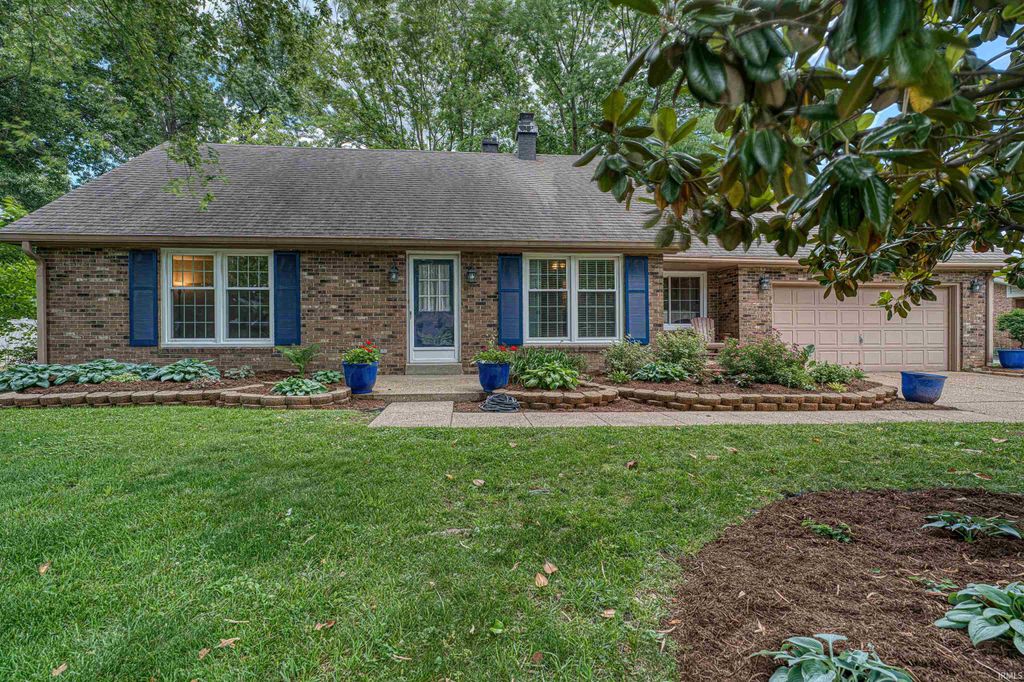 Photo of 118 Camden Court, Evansville, IN 47715 (MLS # 202620594)