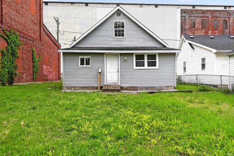 Tiny photo for 1110 E Vaille Avenue, Kokomo, IN 46901 (MLS # 202618645)