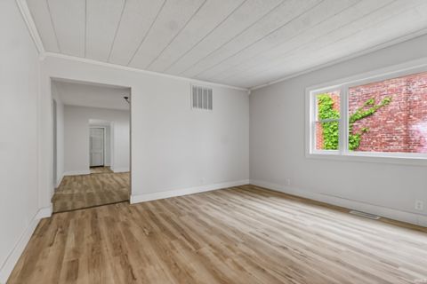 Tiny photo for 1110 E Vaille Avenue, Kokomo, IN 46901 (MLS # 202618645)
