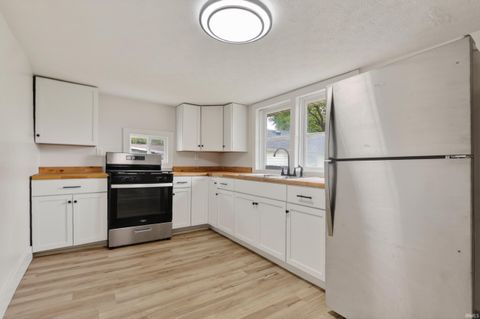 Tiny photo for 1110 E Vaille Avenue, Kokomo, IN 46901 (MLS # 202618645)