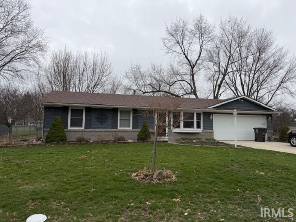 Photo of 3621 Turf Lane, Fort Wayne, IN 46804 (MLS # 202609393)