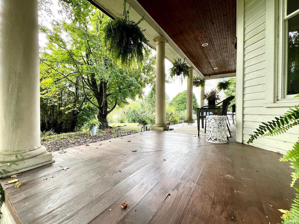 Photo of 330 Hawthorne Drive, Bedford, IN 47421 (MLS # 202541322)