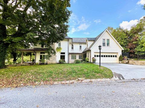 Tiny photo for 330 Hawthorne Drive, Bedford, IN 47421 (MLS # 202541322)