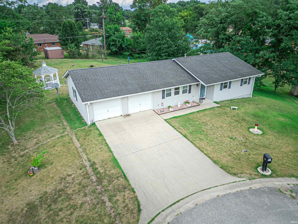 Photo of 469 David Drive, Bloomfield, IN 47424 (MLS # 202633686)