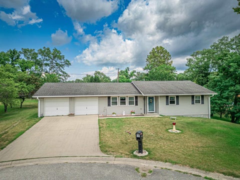 Photo of 469 David Drive, Bloomfield, IN 47424 (MLS # 202633686)