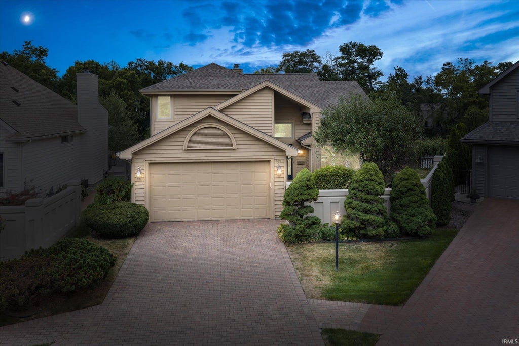 Photo of 809 Bittersweet Cove Drive, Mishawaka, IN 46544 (MLS # 202638007)