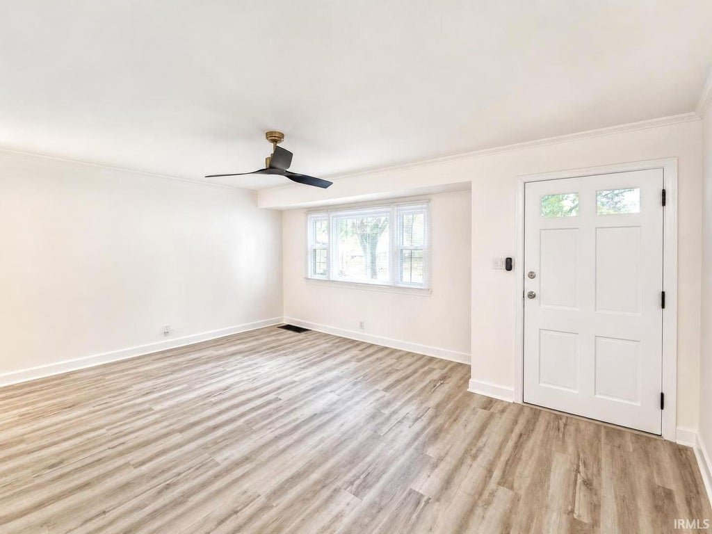 Photo of 1425 Conlin Avenue, Evansville, IN 47714 (MLS # 202637216)