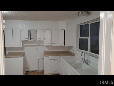 Tiny photo for 925 W Main Street, Portland, IN 47371 (MLS # 202605123)