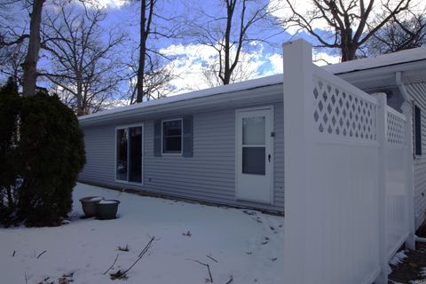 Tiny photo for 206 Oakwood Drive, Williamsport, IN 47993 (MLS # 202604167)