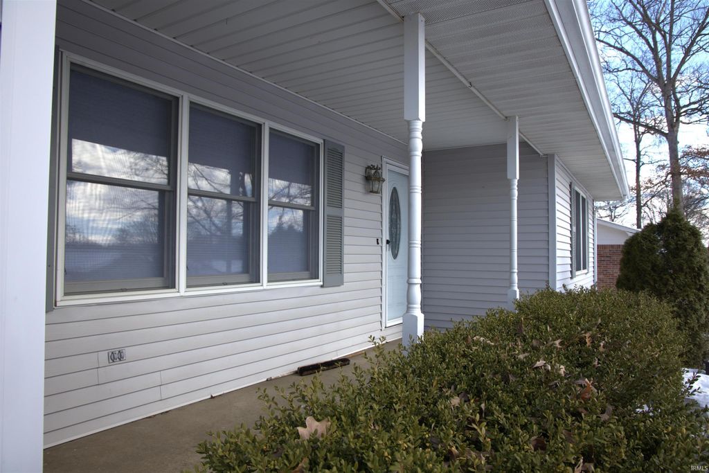 Photo of 206 Oakwood Drive, Williamsport, IN 47993 (MLS # 202604167)