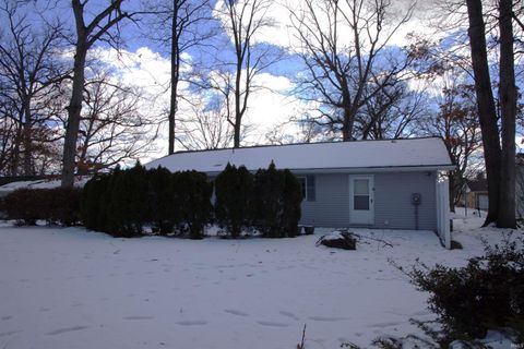 Tiny photo for 206 Oakwood Drive, Williamsport, IN 47993 (MLS # 202604167)