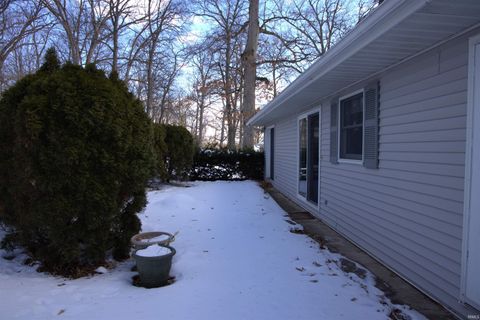 Tiny photo for 206 Oakwood Drive, Williamsport, IN 47993 (MLS # 202604167)