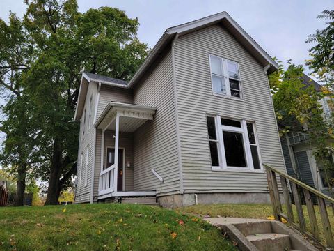 Photo of 1217 Michigan Avenue, Fort Wayne, IN 46802 (MLS # 202546496)