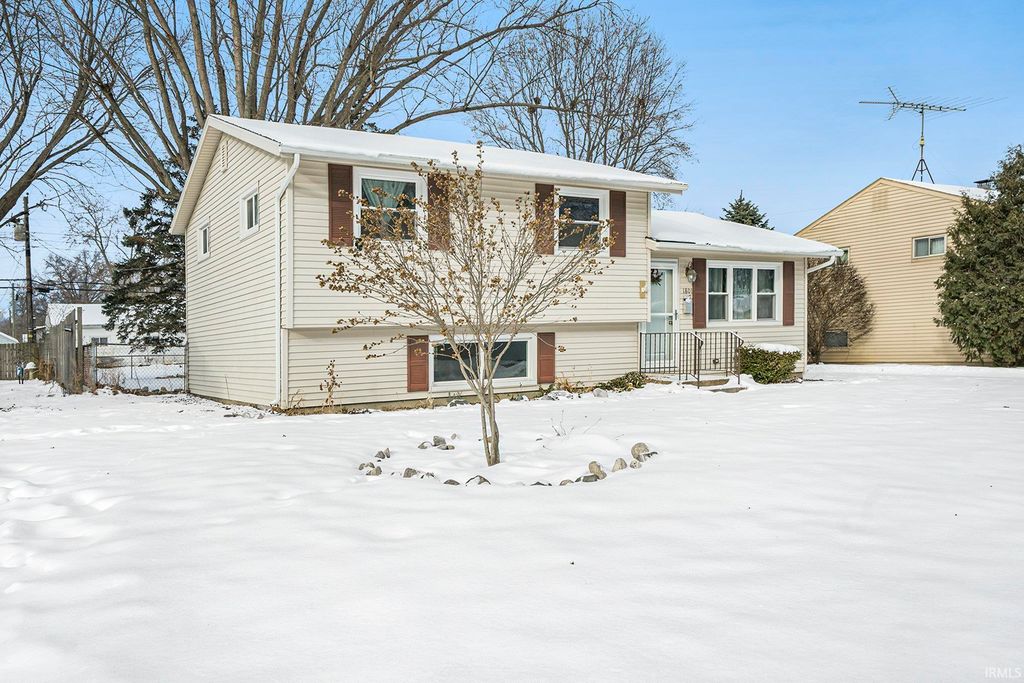 Photo of 1801 Winston Drive, South Bend, IN 46635 (MLS # 202549011)