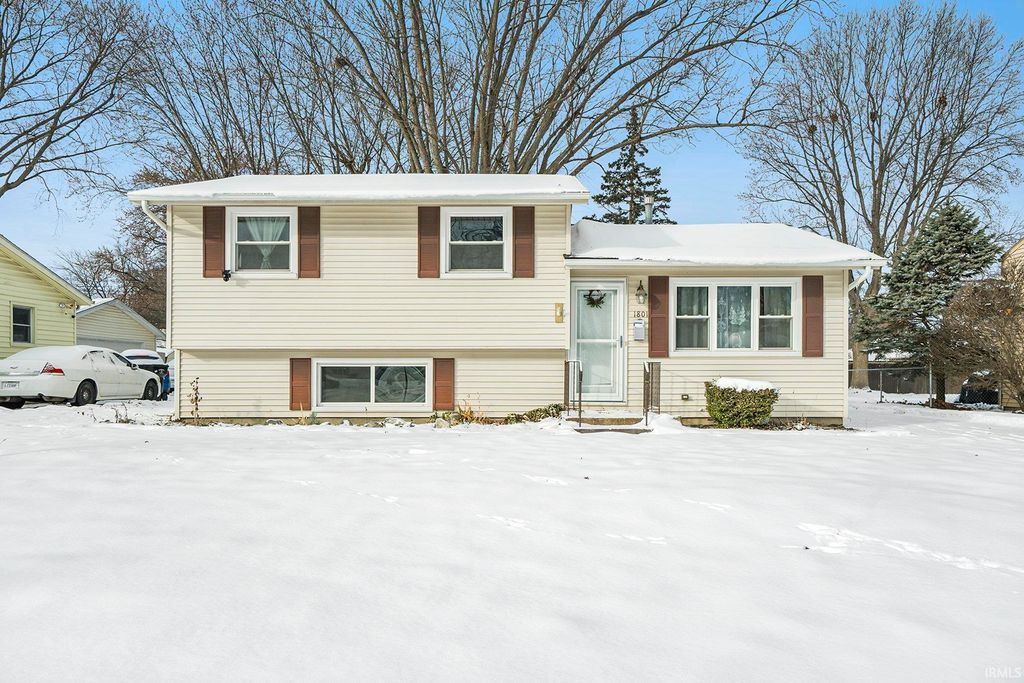 Photo of 1801 Winston Drive, South Bend, IN 46635 (MLS # 202549011)