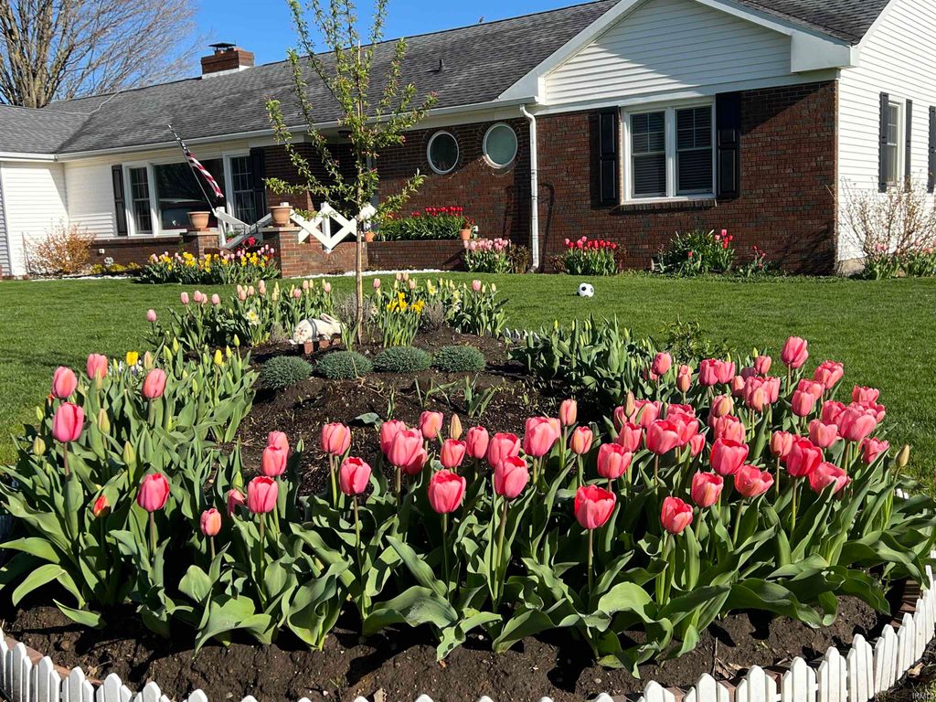 Photo of 6087 E State Road 218, Walton, IN 46994 (MLS # 202606556)