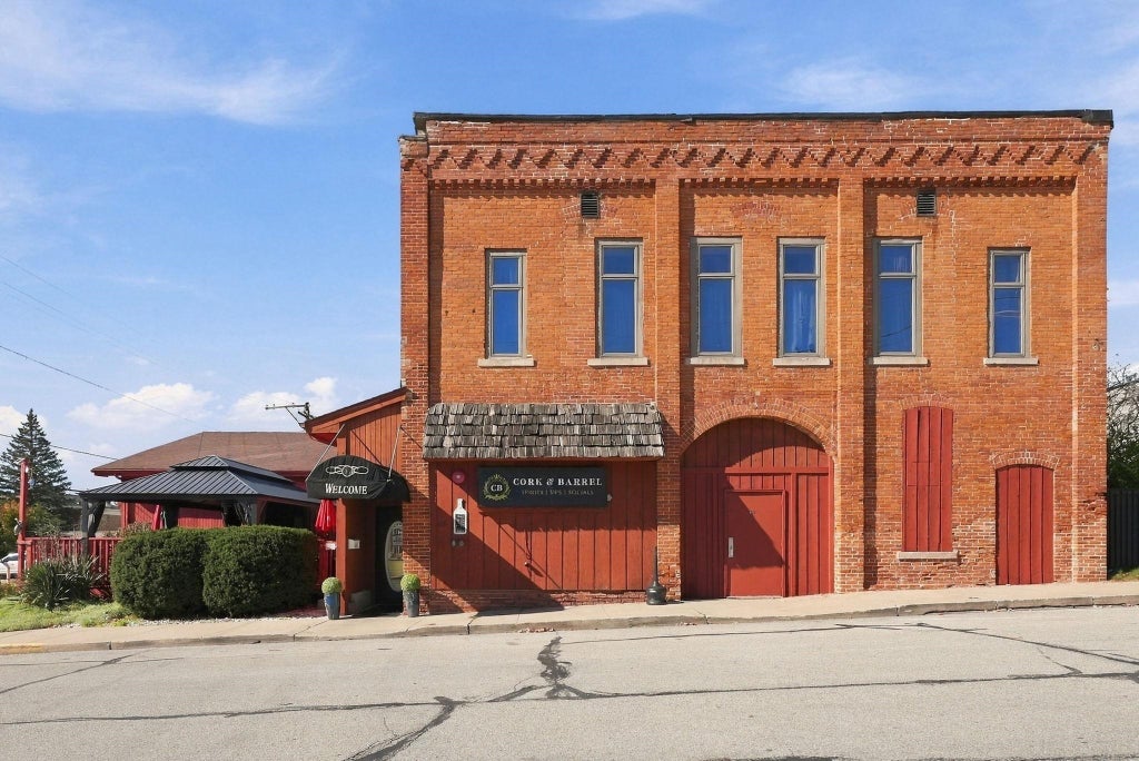 Photo of 118 S Elizabeth St St, Angola, IN 46703 (MLS # 202643985)