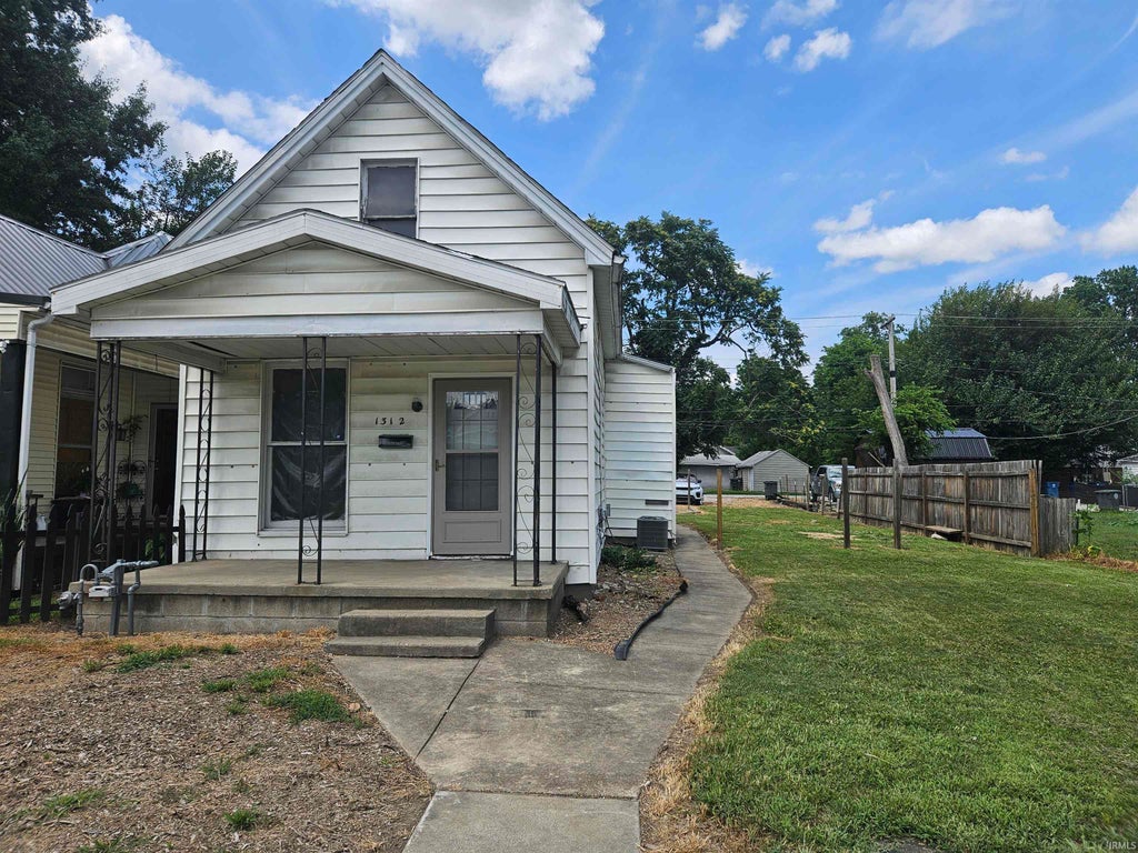 Photo of 1312 E Walnut Street, Evansville, IN 47714 (MLS # 202629952)