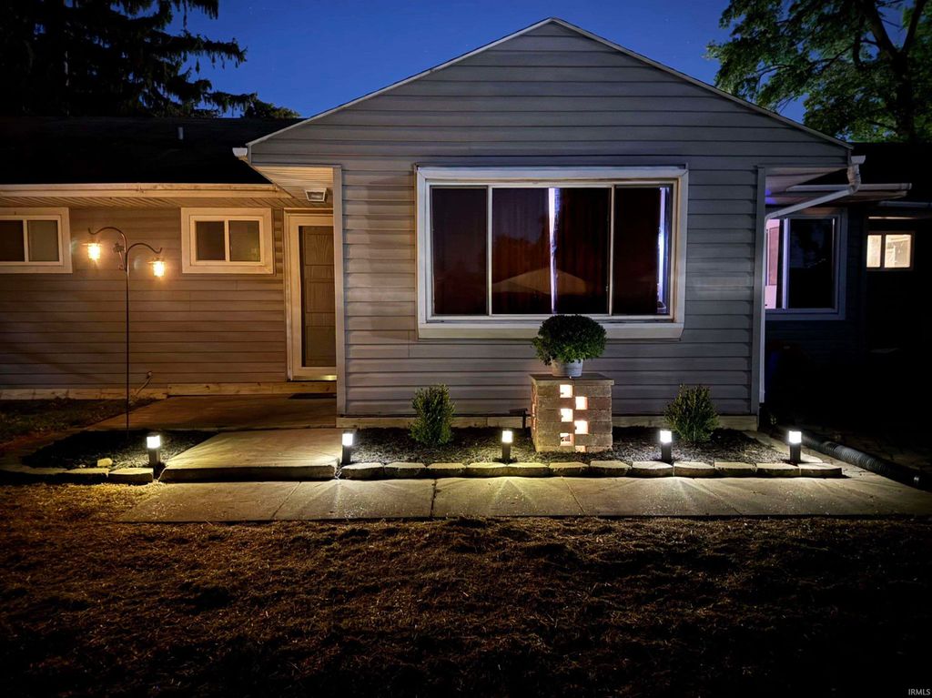 Photo of 2908 W Oaklyn Avenue, Muncie, IN 47304 (MLS # 202549795)