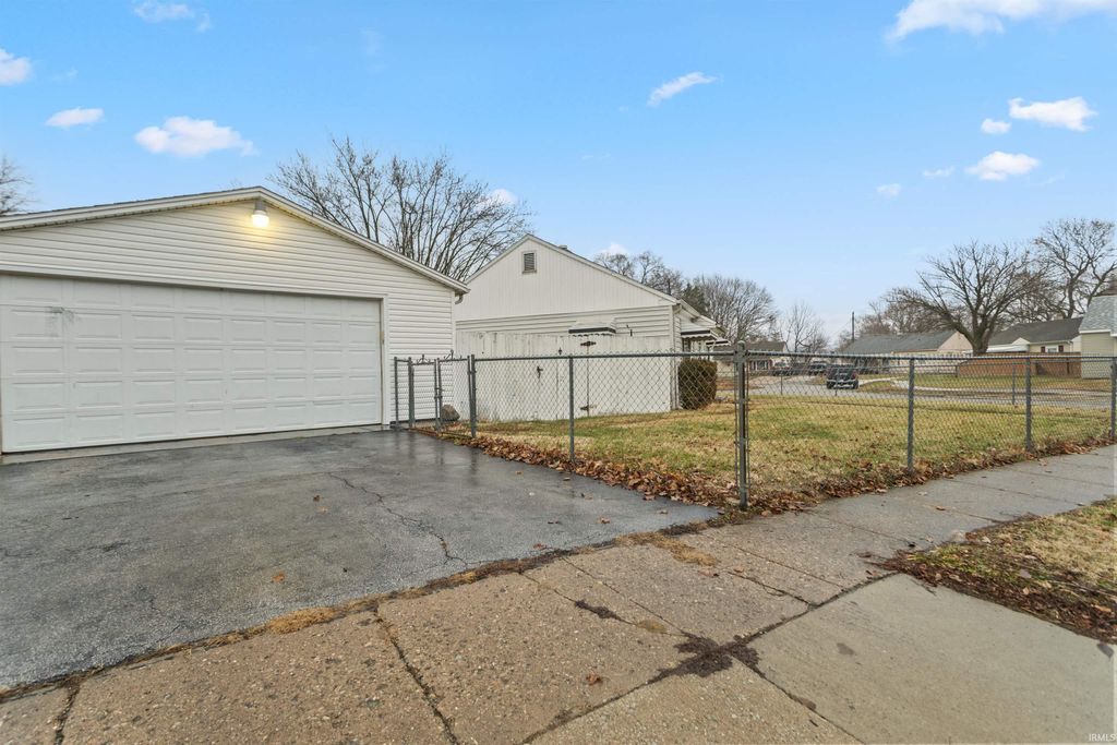 Photo of 1216 COLUMBUS Boulevard, Kokomo, IN 46901 (MLS # 202549838)
