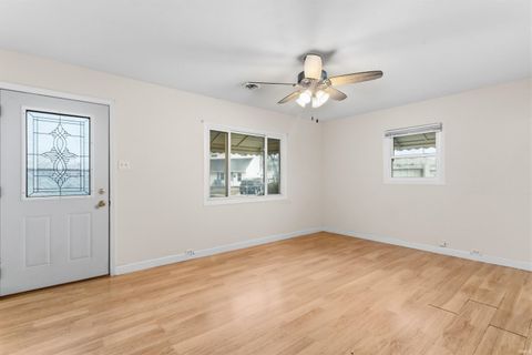 Tiny photo for 1216 COLUMBUS Boulevard, Kokomo, IN 46901 (MLS # 202549838)