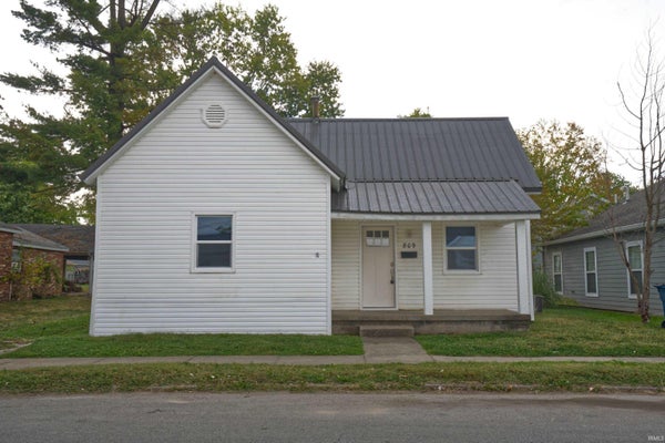 809 N COURT ST, SULLIVAN, IN 47882 - Image 7f0d7b27c284e2a5e4f047ffe6b00751/1488093416
