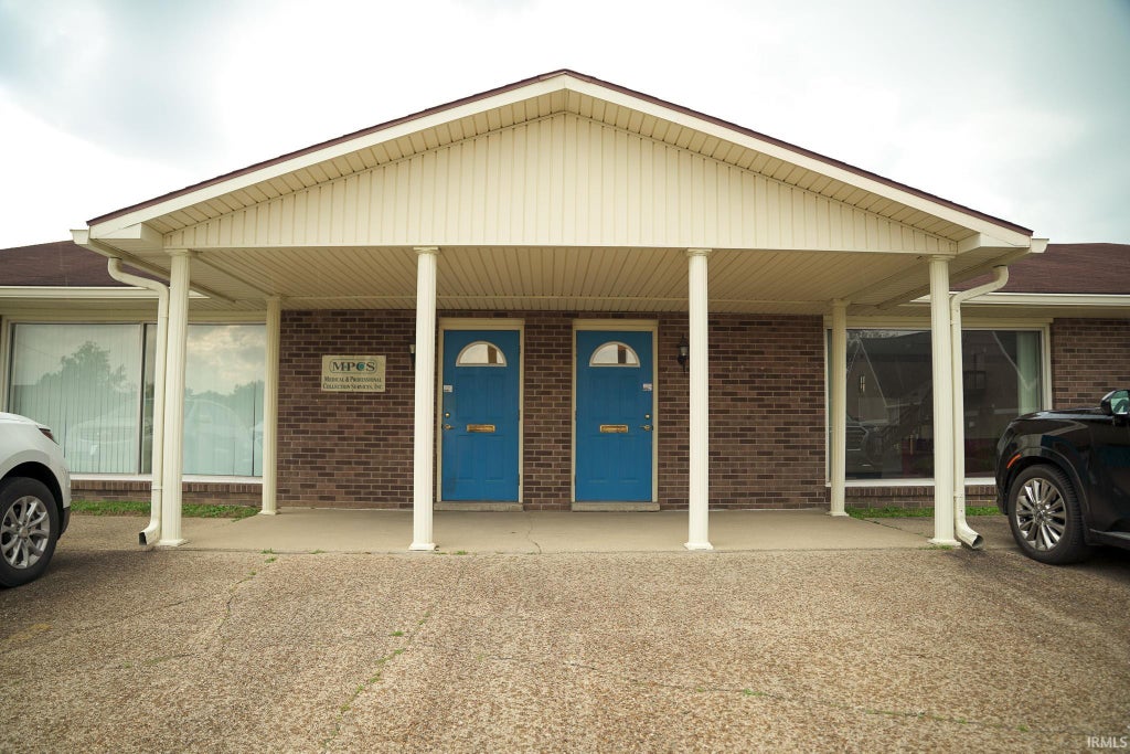 Photo of 5055 S Newburgh Plaza Drive #B, Newburgh, IN 47630 (MLS # 202539927)