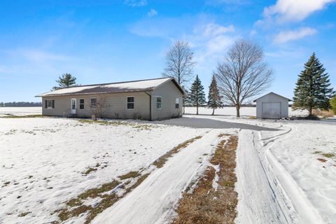 Photo of 1614 Muncie Pike, Jonesboro, IN 46938 (MLS # 202548438)