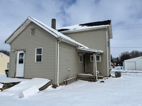 Tiny photo for 404 E Center Street, Bourbon, IN 46504 (MLS # 202605690)