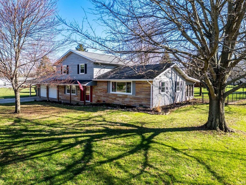 Photo of 5822 W Hellis Drive, Muncie, IN 47304 (MLS # 202608290)