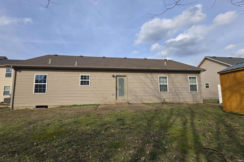 Photo of 1332 Breezy Creek Drive, Evansville, IN 47720 (MLS # 202606800)