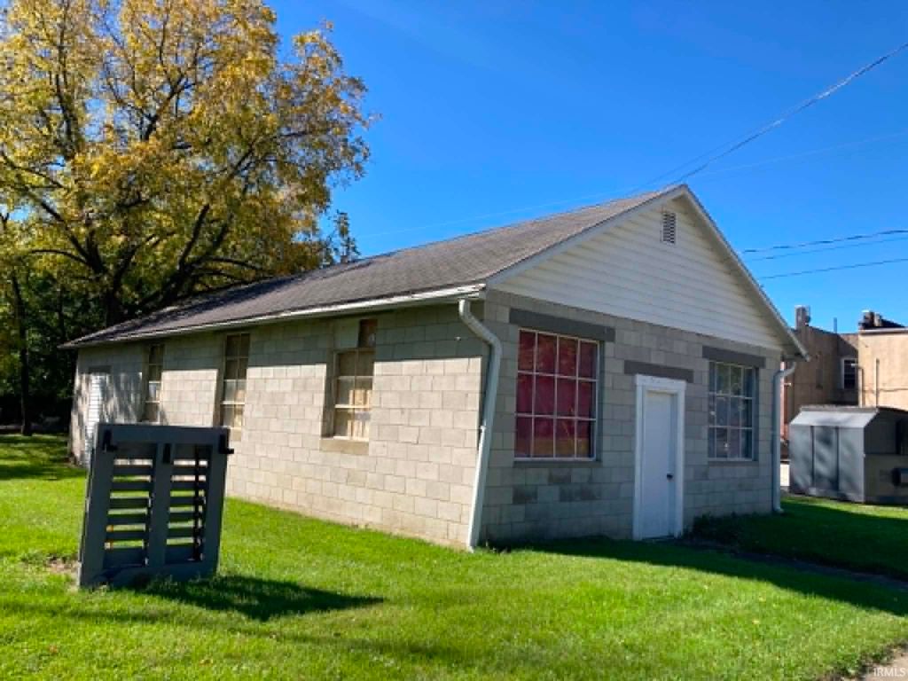 Photo of 1 S Meridian Street, Redkey, IN 47373 (MLS # 202619853)