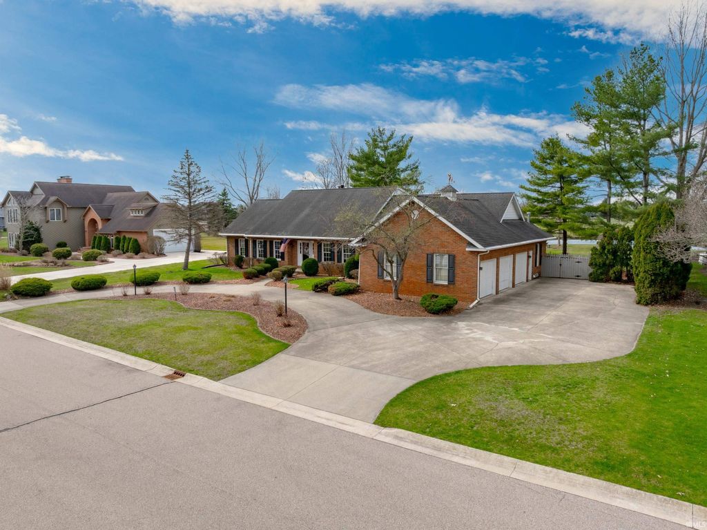 Photo of 2817 E Prestwick Road, Winona Lake, IN 46590 (MLS # 202611374)