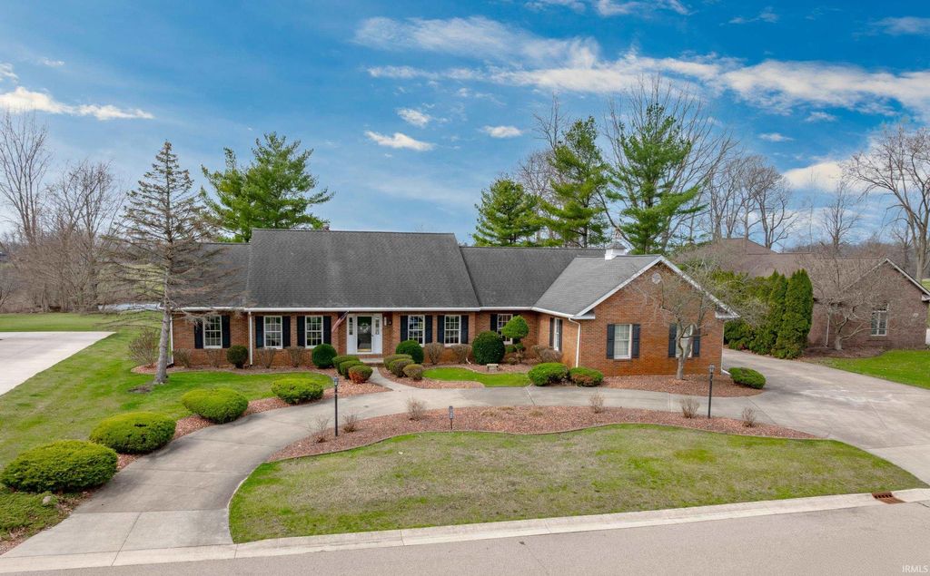 Photo of 2817 E Prestwick Road, Winona Lake, IN 46590 (MLS # 202611374)