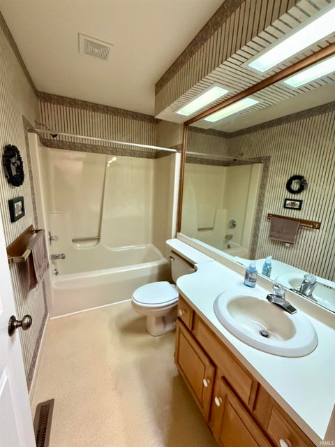 Tiny photo for 7 Salem Court, Elkhart, IN 46514 (MLS # 202626925)