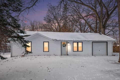 Photo of 54253 Northwood Drive, Elkhart, IN 46514 (MLS # 202601679)