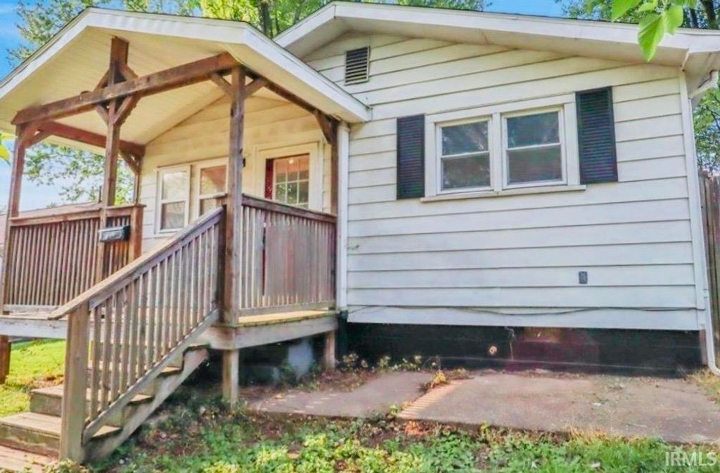 Photo of 618 E Short Elm Street, Boonville, IN 47601 (MLS # 202613852)