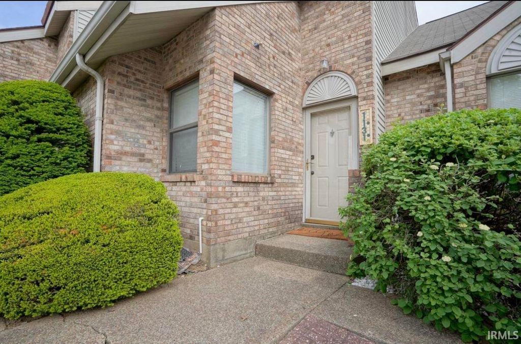 Photo of 1131 Loft Cove, Evansville, IN 47715 (MLS # 202610397)