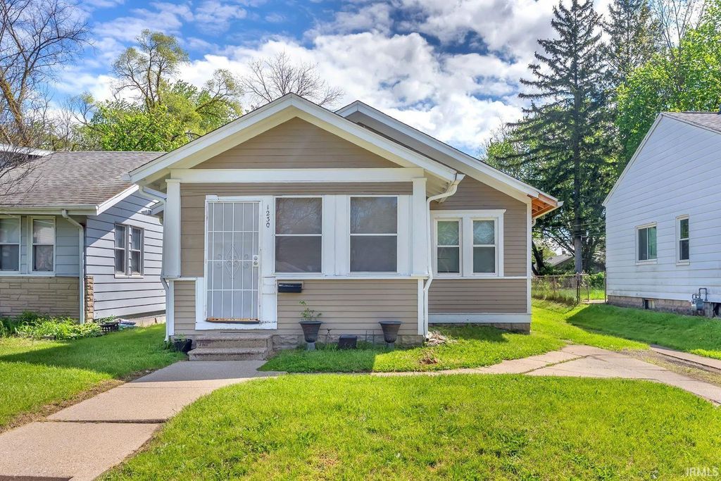 Photo of 1654 O'Brien St Street, South Bend, IN 46628 (MLS # 202616344)
