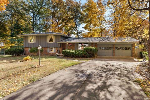 Photo of 3611 Woodcliff Drive, Lafayette, IN 47905 (MLS # 202544622)