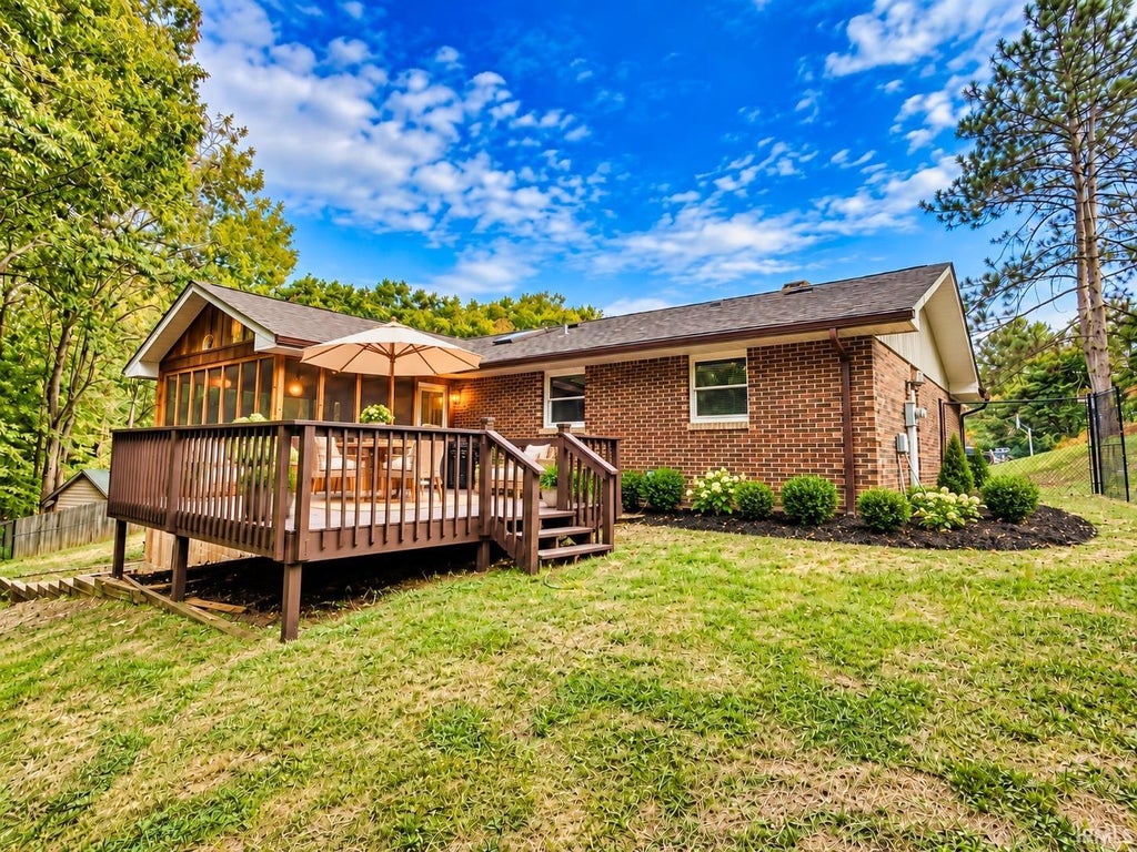 Photo of 929 N Plymouth Court, Bloomington, IN 47408 (MLS # 202641140)