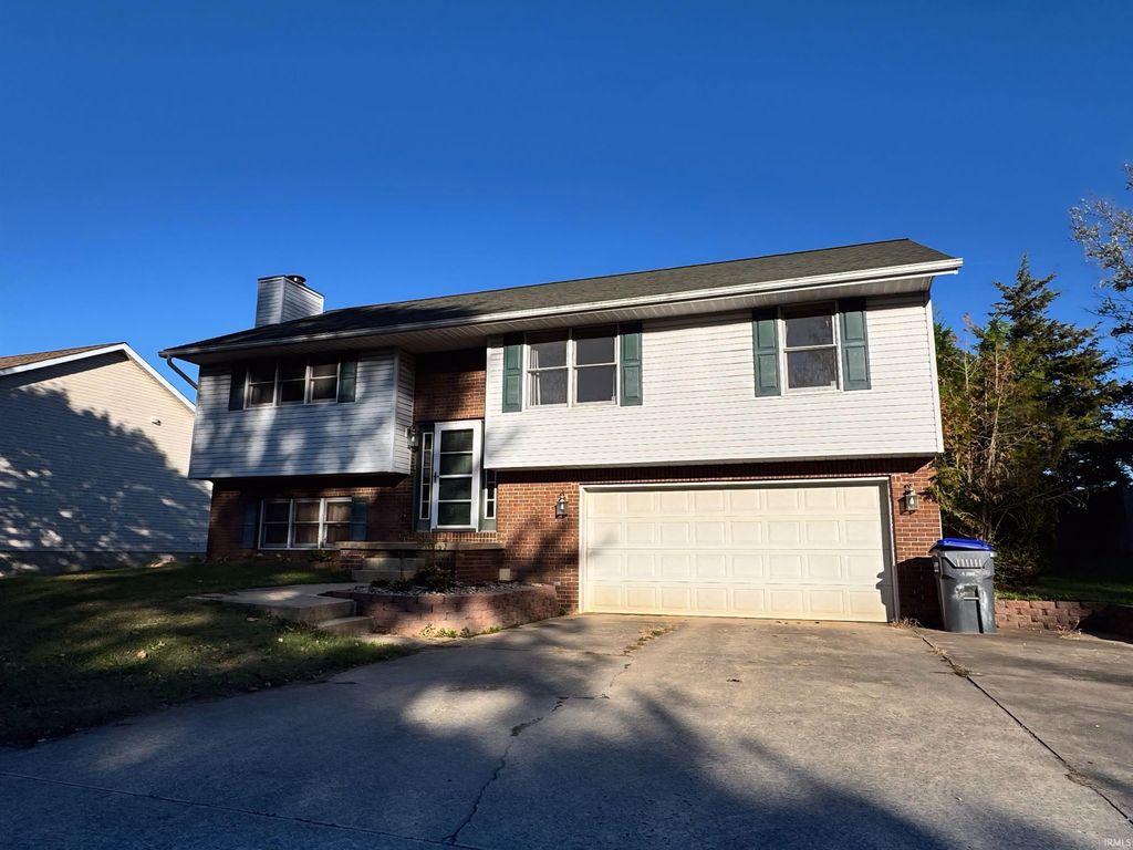 Photo of 3206 W Woodhaven Drive, Bloomington, IN 47403 (MLS # 202543187)