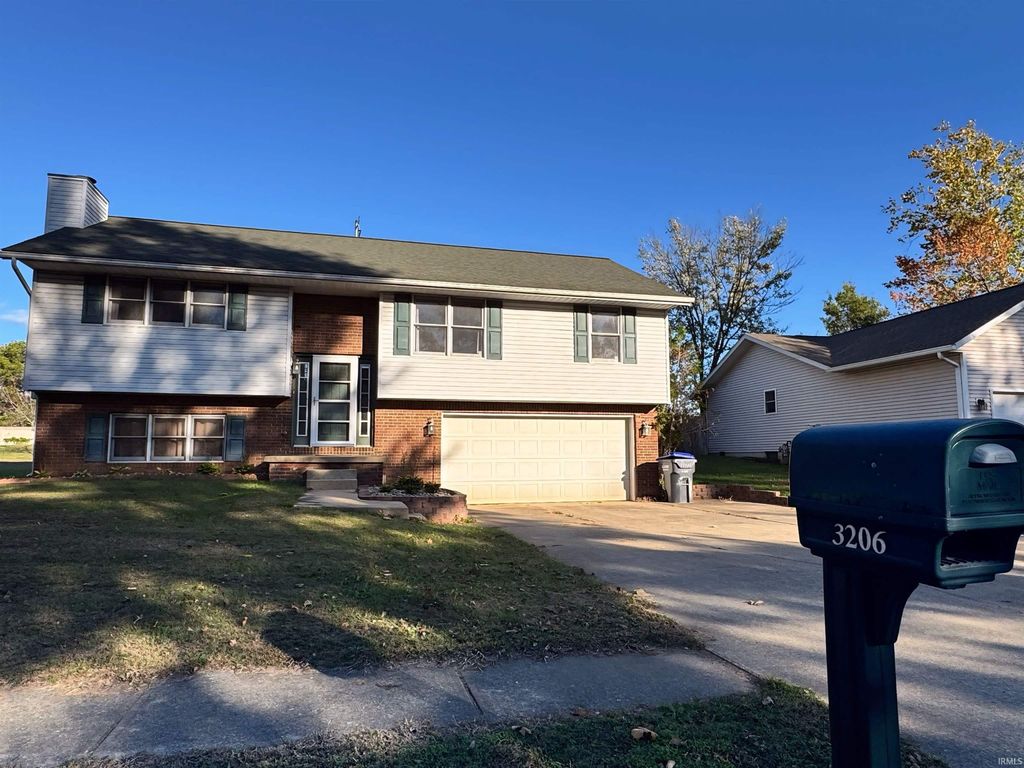 Photo of 3206 W Woodhaven Drive, Bloomington, IN 47403 (MLS # 202543187)