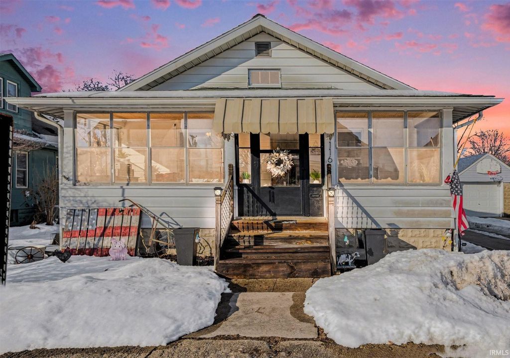 Photo of 116 W 10Th Street, Mishawaka, IN 46544 (MLS # 202604495)