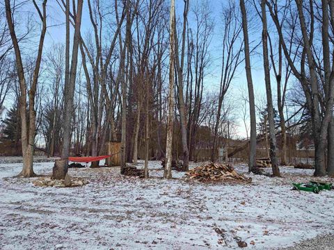 Tiny photo for 118 E Whipple Road, Winamac, IN 46996 (MLS # 202600170)