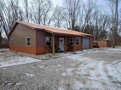 Photo of 118 E Whipple Road, Winamac, IN 46996 (MLS # 202600170)